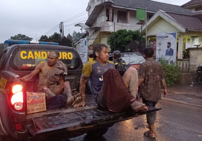 Indonesia Semeru volcanic eruption kills 13; dozens injured